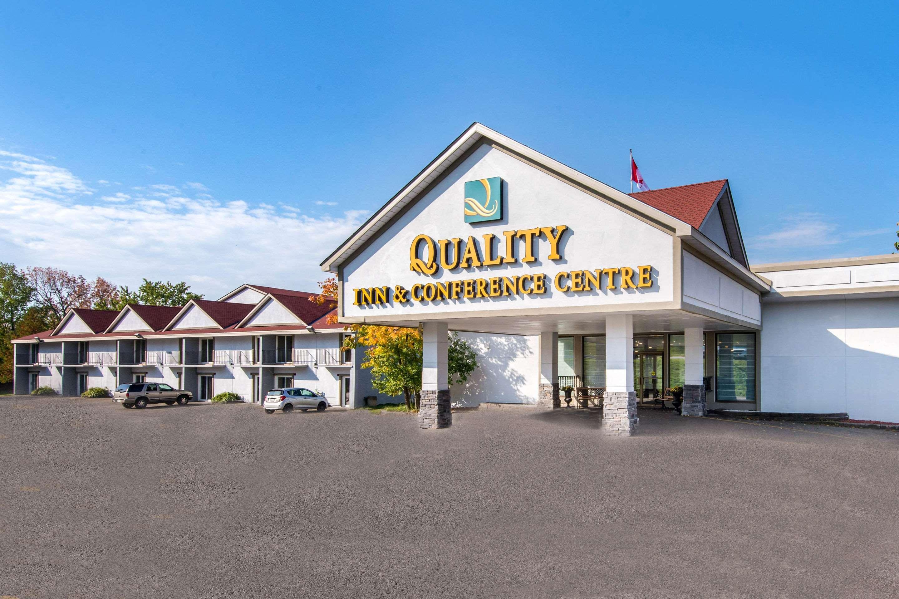 Quality Inn & Conference Centre Orillia Exterior foto